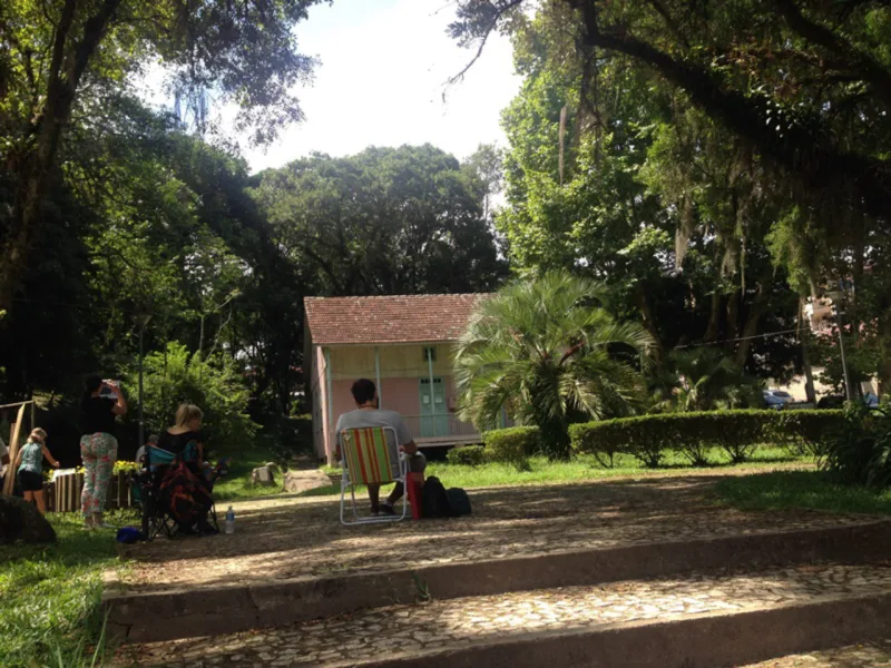 "Croquizeiros" exercitam a contemplação da cidade para retratá-la com diferentes técnicas.