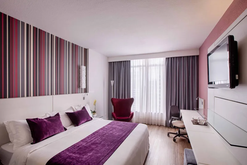 Decoração delicada e com tons que remetem à feminilidade no Radisson.
Foto: Divulgação
