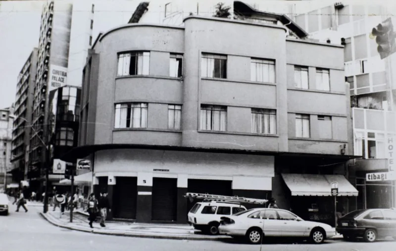 Foto do prédio no fim dos anos 1950, logo depois da conclusão. Foto: Reprodução/Acervo familiar