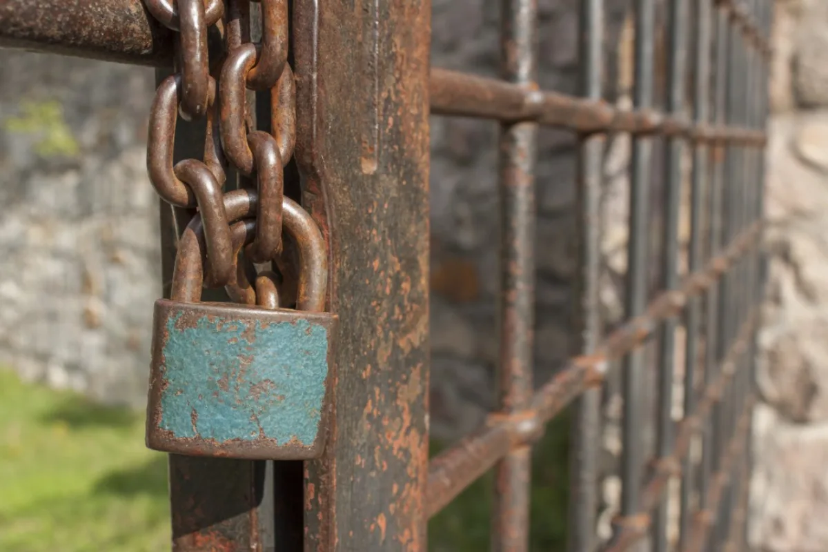 Regras simples, mas que podem ser esquecidas, são importantes para  garantir a segurança  da casa. 
Foto: Bigstock. 
