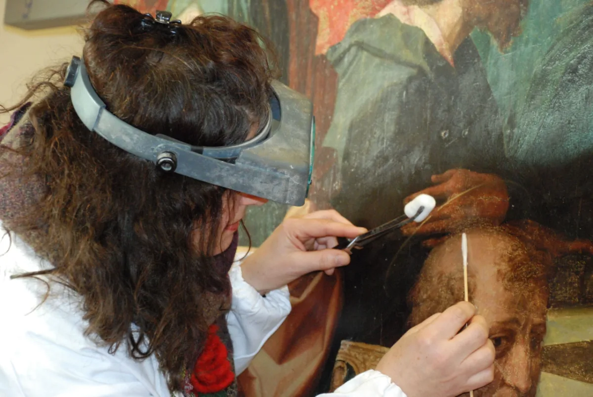 Iniciativa da escola profissional Centro Europeu serve como aperfeiçoamento para profissionais em atividade, e também para curiosos pelo trabalho de restauração (Imagens/Divulgação)
