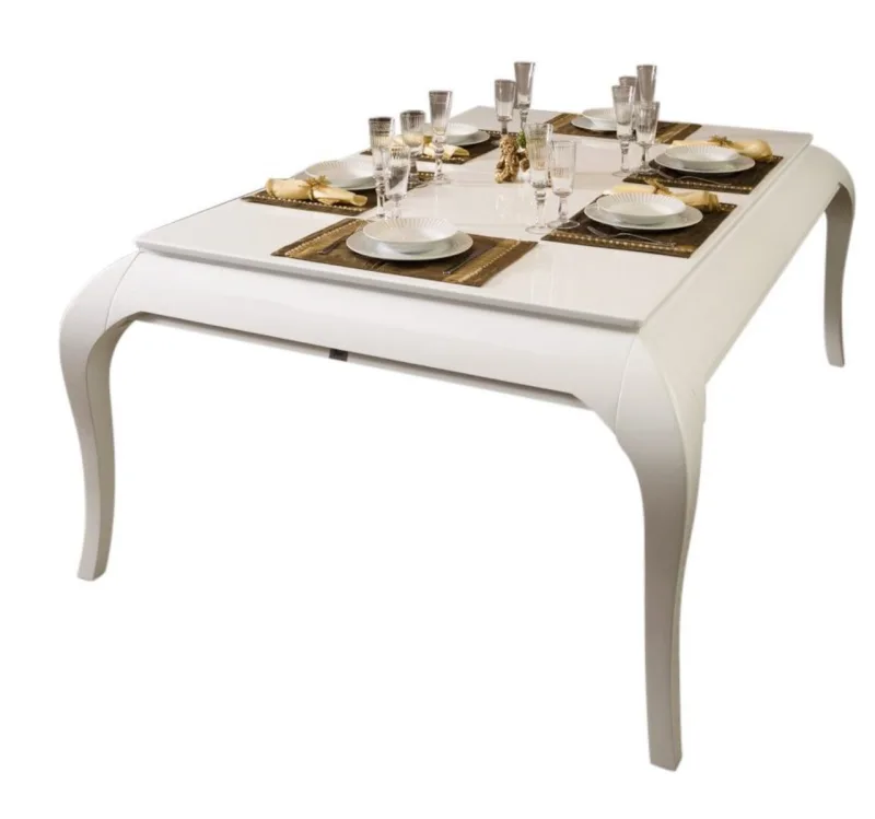 Aqui a mesa de sinuca está pronta para um jantar em família. Na 7 Ball.