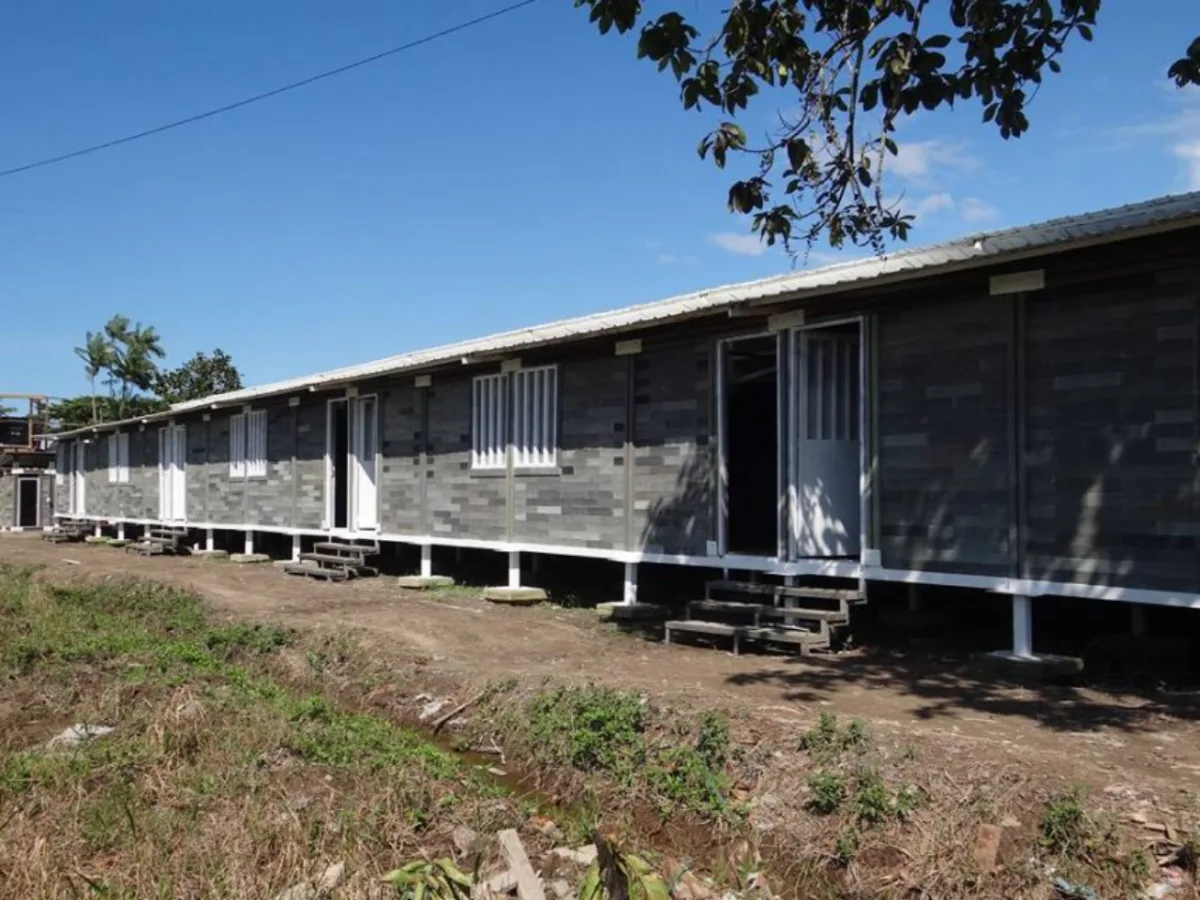 Projeto da Conceptos Plásticos viabiliza solucionar problema de habitação e de destinação de lixo na Colômbia (Reprodução/Facebook)