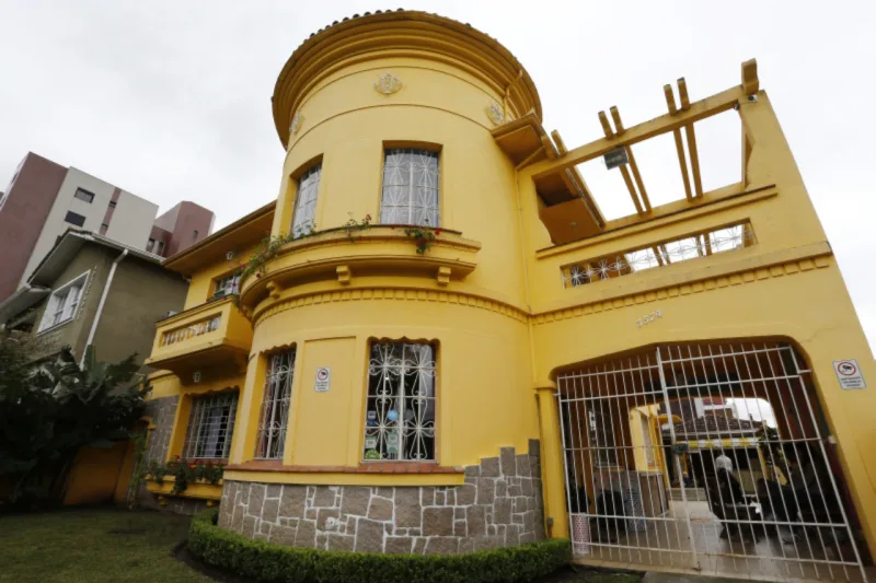 Motter Home Curitiba Hostel, um hostel profissional com decoracao inspirada nos anos 50
