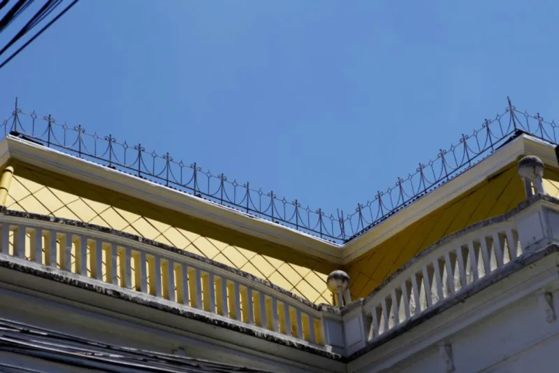 Rua Saldanha Marinho - HAUS - Curitiba 14/01/2017 - Acompanhar o arquiteto Guilherme Macedo em uma caminhada e fotografamos uns locais. Rua Saldanha Marinho ou Rua Comendador Araújo no centro - Foto Antônio More / Gazeta do Povo.