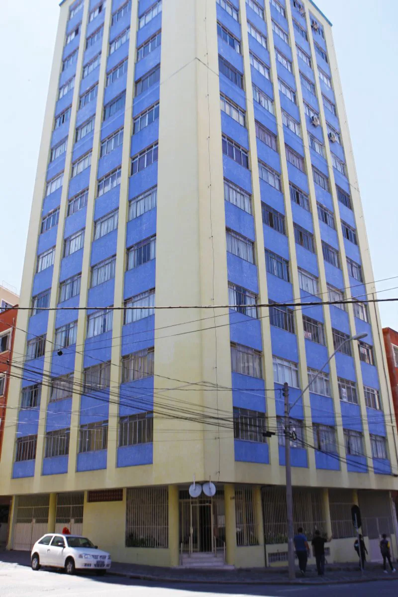 Rua Saldanha Marinho - HAUS - Curitiba 14/01/2017 - Acompanhar o arquiteto Guilherme Macedo em uma caminhada e fotografamos uns locais. Rua Saldanha Marinho ou Rua Comendador Araújo no centro - Foto Antônio More / Gazeta do Povo.