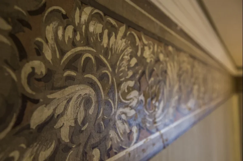 Detalhe das faixas decorativas, que adornam diversos cômodos. Foto: Brunno Covello/Gazeta do Povo