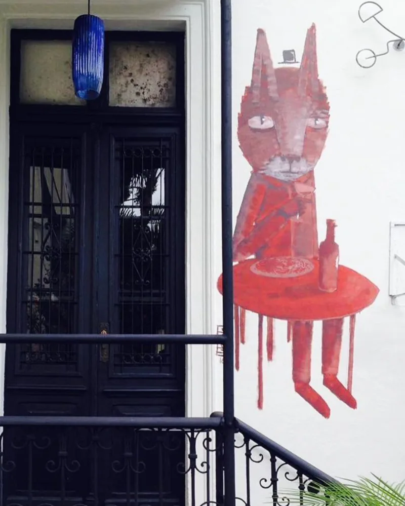 Obra de Thiago Goms na Piola Pizzaria, na Alameda Dom Pedro II.
Foto: Reprodução Instagram