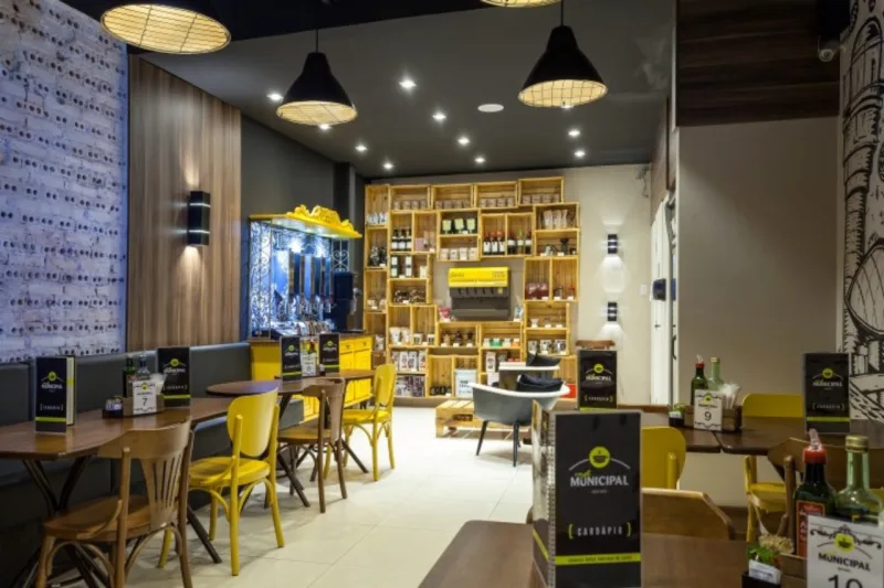 Fotos dos ambientes e alimentos do Bistrô Café Municipal para o Bom Gourmet. Local: Rua General Carneiro, 1434.