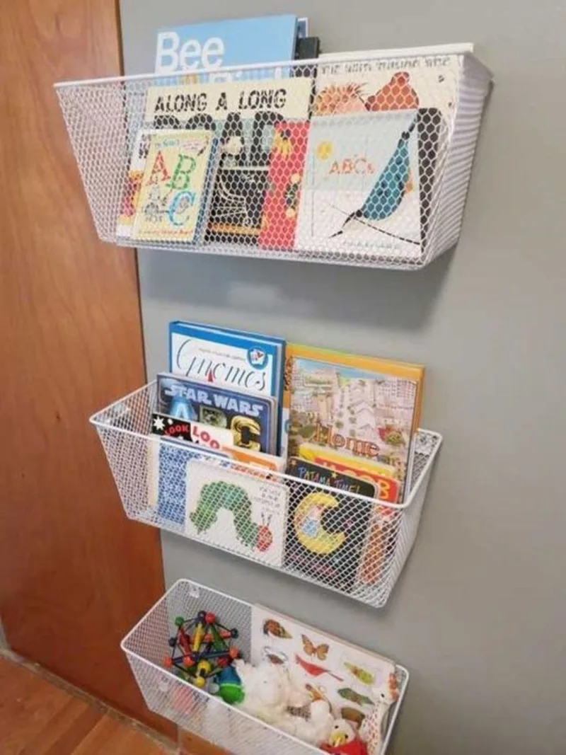 Cestos de qualquer material podem ser usados como revisteiros também, tanto no chão ou pendurados na parede (Reprodução Pinterest/Homedit)