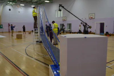 Réplica de ponte inglesa é considerada a maior ponte suspensa construída apenas com peças de Lego (Divulgação/Institution of Civil Engineers)