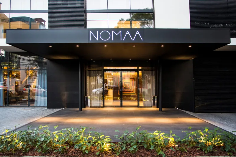 Fachada do Nomaa Hotel.
Foto: Divulgação