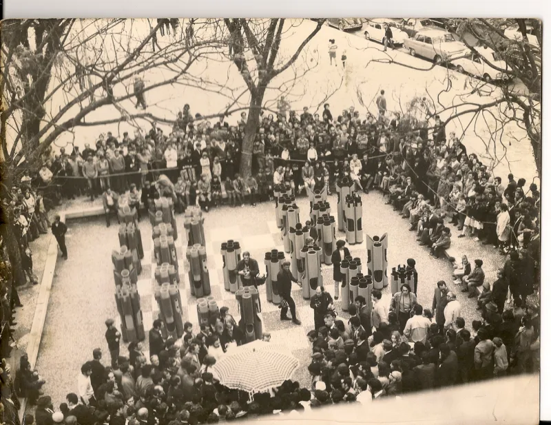 Foto do arquivo de Juarez Machado mostra a inauguração do xadrez que ficava atrás do Paço Municipal nos anos 1970.
Foto: Arquivo Juarez Machado.