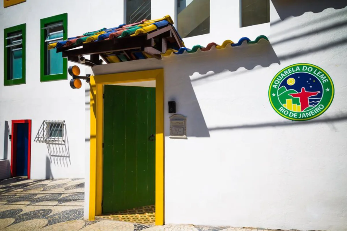 O hostel Aquarela do Leme tem ambientes permeados pelo design. Foto: Divulgação