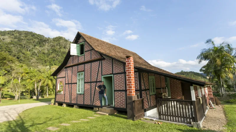 A Casa Radünz permite que visitantes conheçam uma casa enxaimel por dentro. A construção é de 1932.