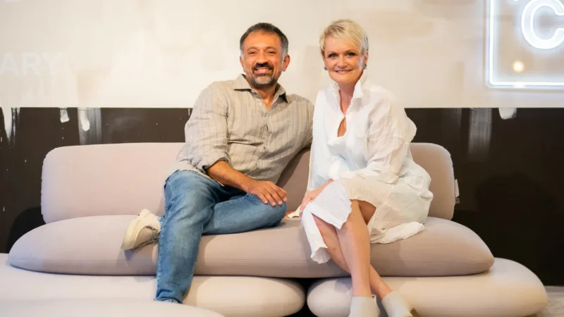 Marcus Ferreira, da Carbono, e Eviete Dacol, da Inove Design, no novo showroom exclusivo da marca