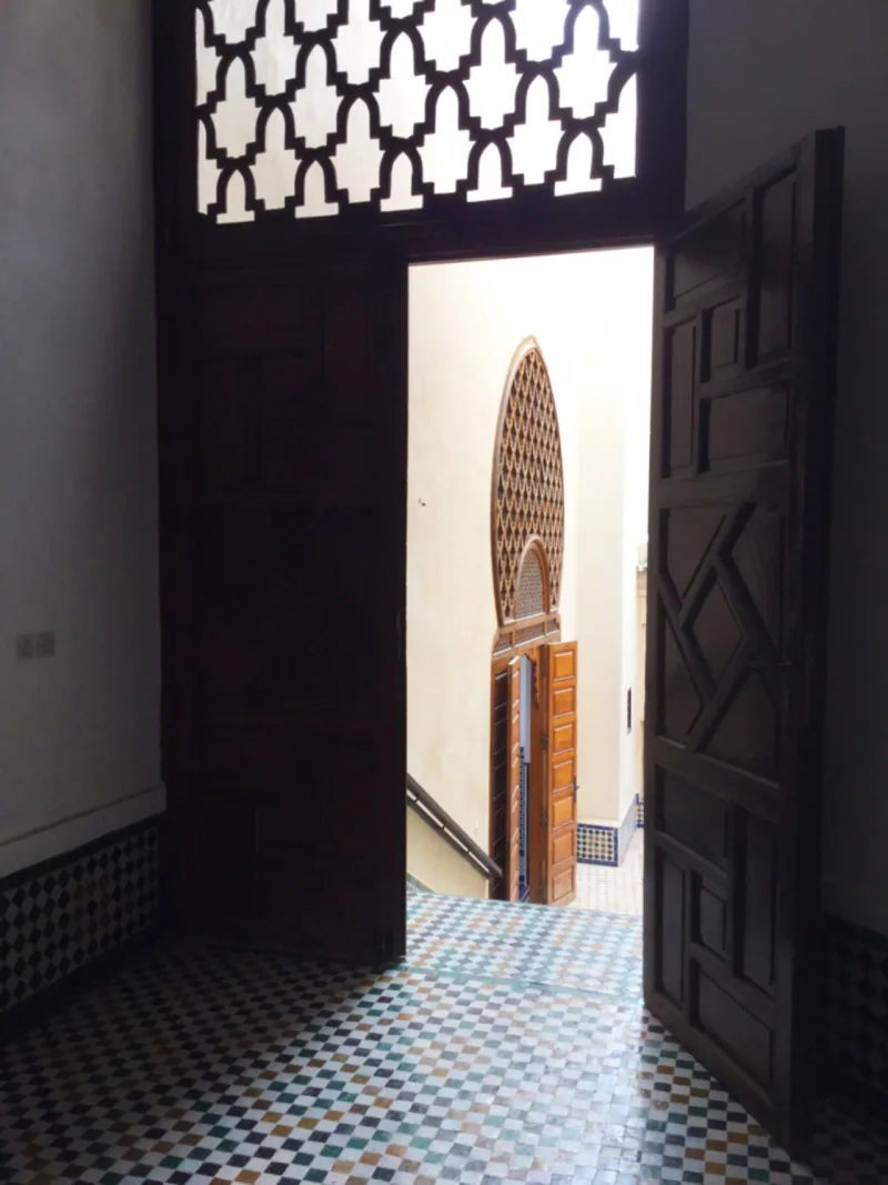 Entrada da sala de leitura da biblioteca de al-Qarawiyyin, mais antiga ainda em funcionamento no mundo Foto:
Aaziza Chaouin