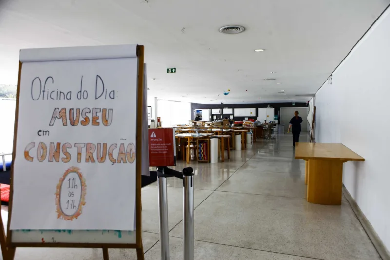 Espaço do museu também tem oficina para as centenas de crianças que passam semanalmente pelo MON. Foto: André Rodrigues