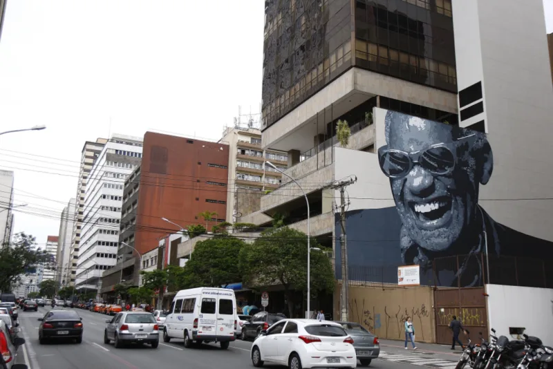 CURITIBA/ 06/12/2013 / ARTE GRAFISMO /RAY CHARLES NA RUA MARECHAL DEODORO /  FOTO:JONATHAN CAMPOS / AGENCIA DE NOTICIAS GAZETA DO POVO.