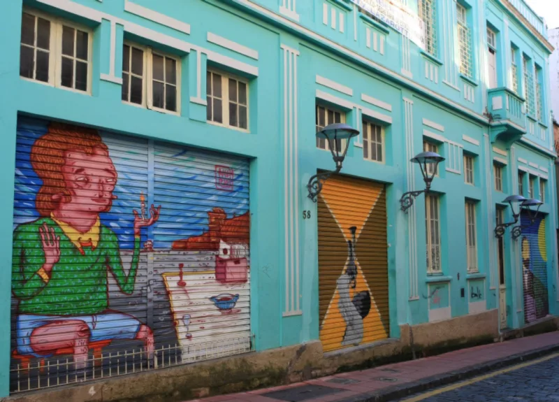 GRAFITE - CURITIBA, 28/06/13 - PARANA - Grafitagem feita nas portas dos comercios da Rua Sao Francisco, no centro da cidade.  Foto: Aniele Nascimento / Agencia de Noticias Gazeta do Povo