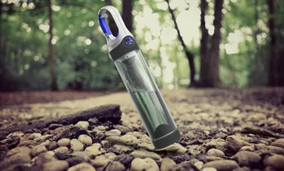 Com um sistema de LEDs UV, a Bottlelight elimina em um minuto quase 100% das bactérias, vírus e protozoários que podem estar presentes em um litro de água. Foto: Reprodução
