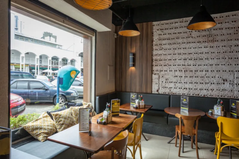 Fotos dos ambientes e alimentos do Bistrô Café Municipal para o Bom Gourmet. Local: Rua General Carneiro, 1434.