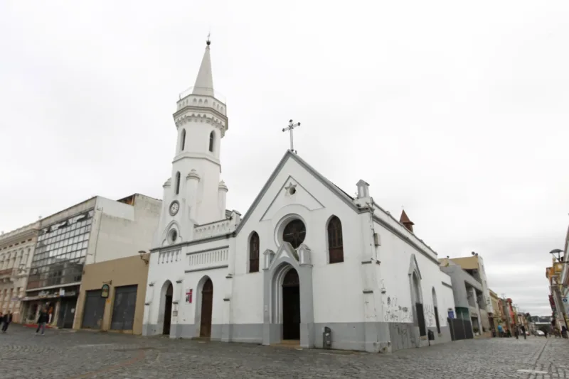 Imagens no Museu de Arte Sacra para mostrar quais são as obras disponíveis e outras curiosidades do espaço. 
Fachada da igreja da Ordem no Lago da Ordem