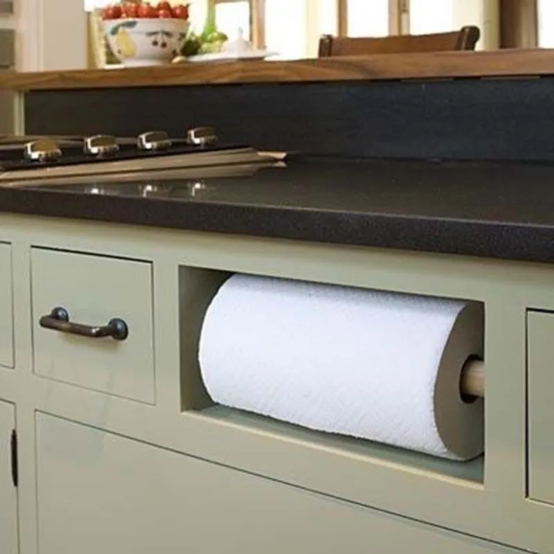 Uma das gavetas foi retirada para facilitar o uso do papel toalha.