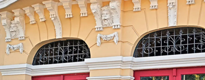Detalhes da fachada que teve vários elementos recuperados.
Foto: Divulgação