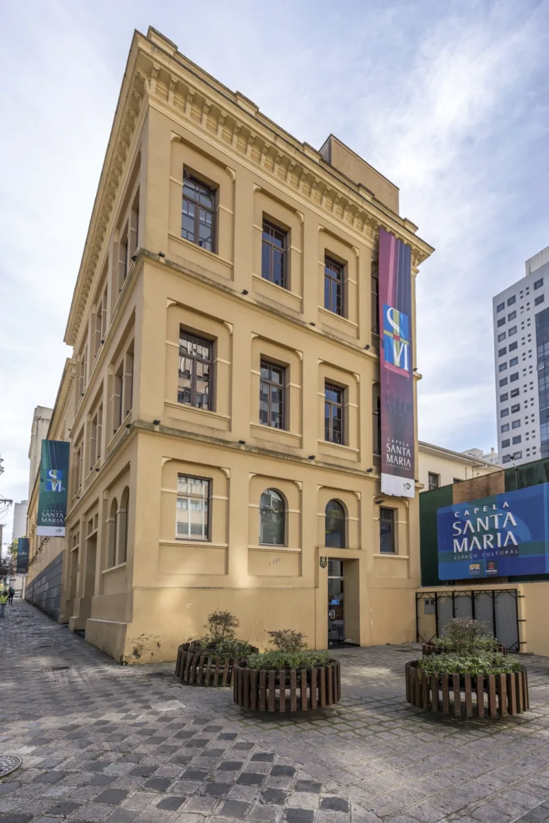 A fachada da Capela, no Centro de Curitiba.
