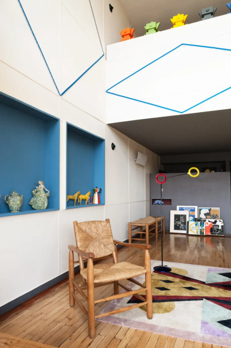 Arquiteto e designer italiano Alessandro Mendini decorou apartamento nº 50 projetado por Le Corbusier.
Foto: Divulgação