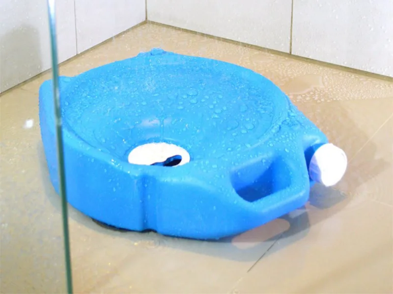 Você posiciona o coletor para que ele intercepte a água antes de ela cair no ralo. Foto: Divulgação Aguawell