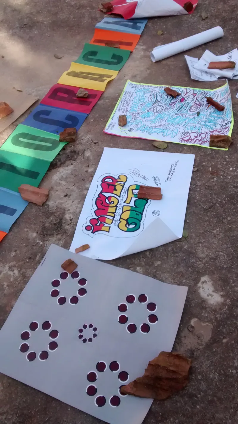 Os desenhos foram enviados por artistas de 16 cidades diferentes do país
Foto: Amanda Milléo / Gazeta do Povo