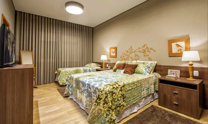Quarto prático e com poucos elementos é uma forma de garantir comodidade para os dias de folga.
Foto: Gerson Lima / Divulgação