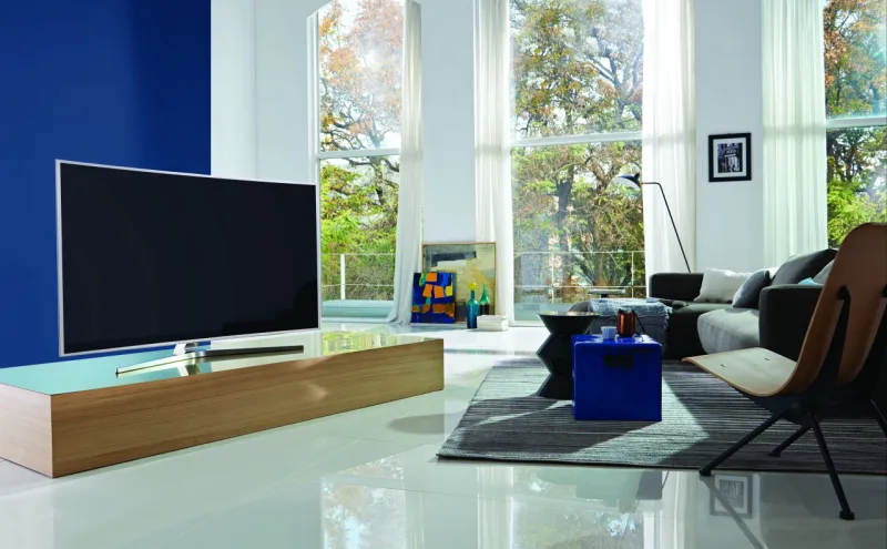 Televisores com tecnologia 4K podem ficar mais próximos dos usuários sem perda de qualidade na imagem.
Foto: Samsung / Divulgação
