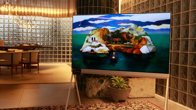 LG OLED Objet Collection Posé, lançada na Semana de Design de Milão.