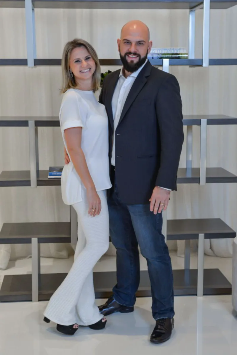 O designer Bruno Barbieri e a arquiteta Indiara Daros Barbieri. Foto: Divulgação