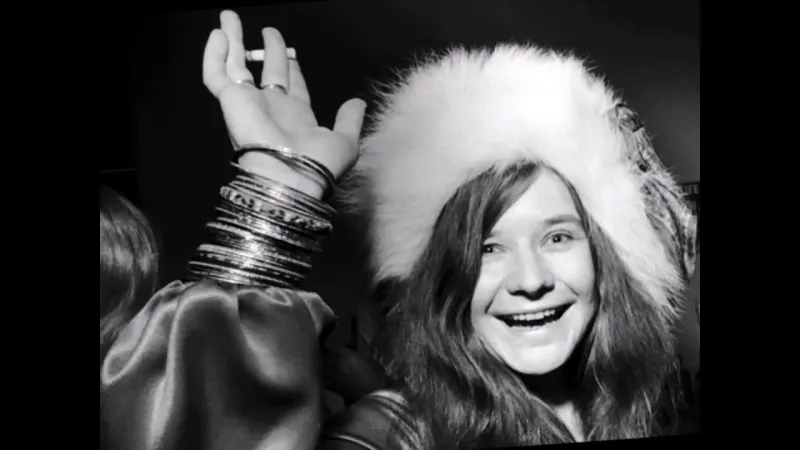 Janis Joplin foi uma lenda do rock, conhecida por canções como "Me and Bobby McGee" e "Piece of My Heart" (Foto: reprodução do Youtube)