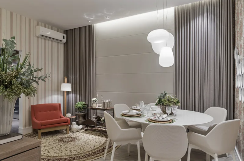 Cores claras economizam energia. Sala de Almoço, de Andreia de Sousa Carneiro e Silva na Casa Cor Goiás.