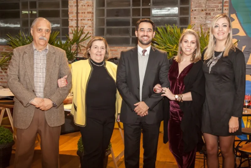 Célia Maria Cintra Mori Vianna e Joaquim Alves de Araújo Vianna, empresários com , Rodrigo Gaião e Mariana Mori de Araújo Vianna Gaião, da JVN.
