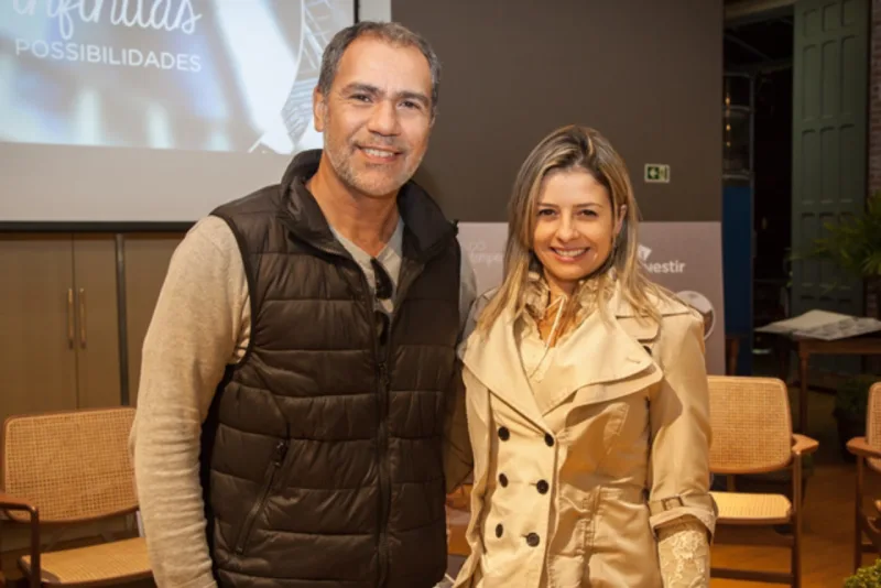 Claudinei Simeão e Josiane Castilho, designers.