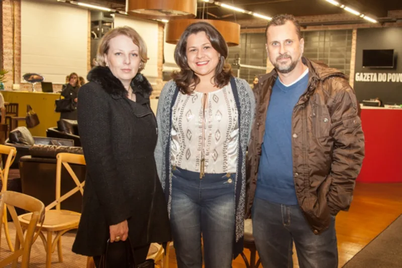 Claudia Valente, da Ather Mobília; Andreia Wasko e Rodrigo Schwanke, da WallFashion.