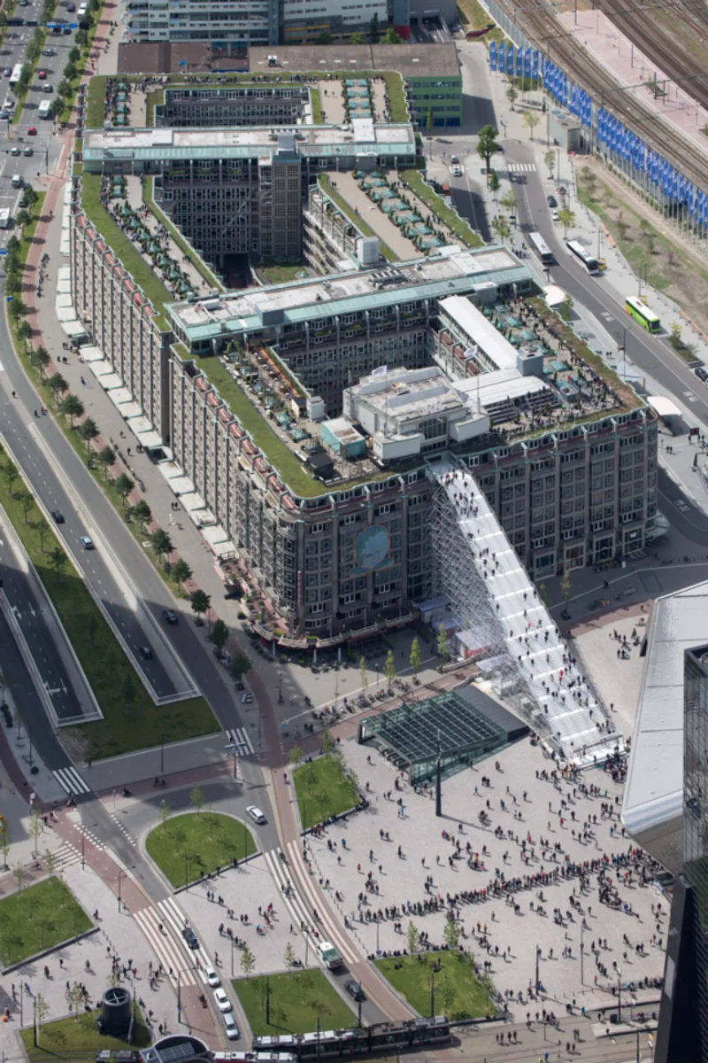 Escada em Rotterdam tem 180 degraus. A atração segue aberta até 12 de junho.