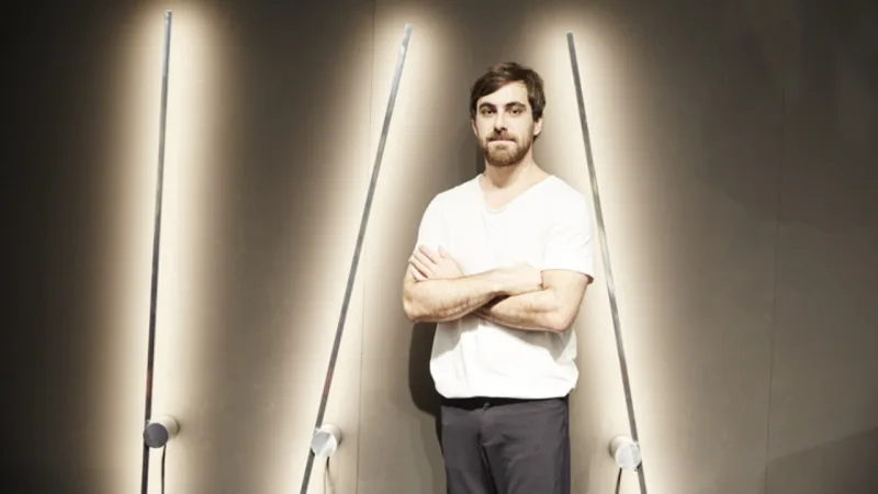 Designer gaúcho chama atenção por suas peças minimalistas.