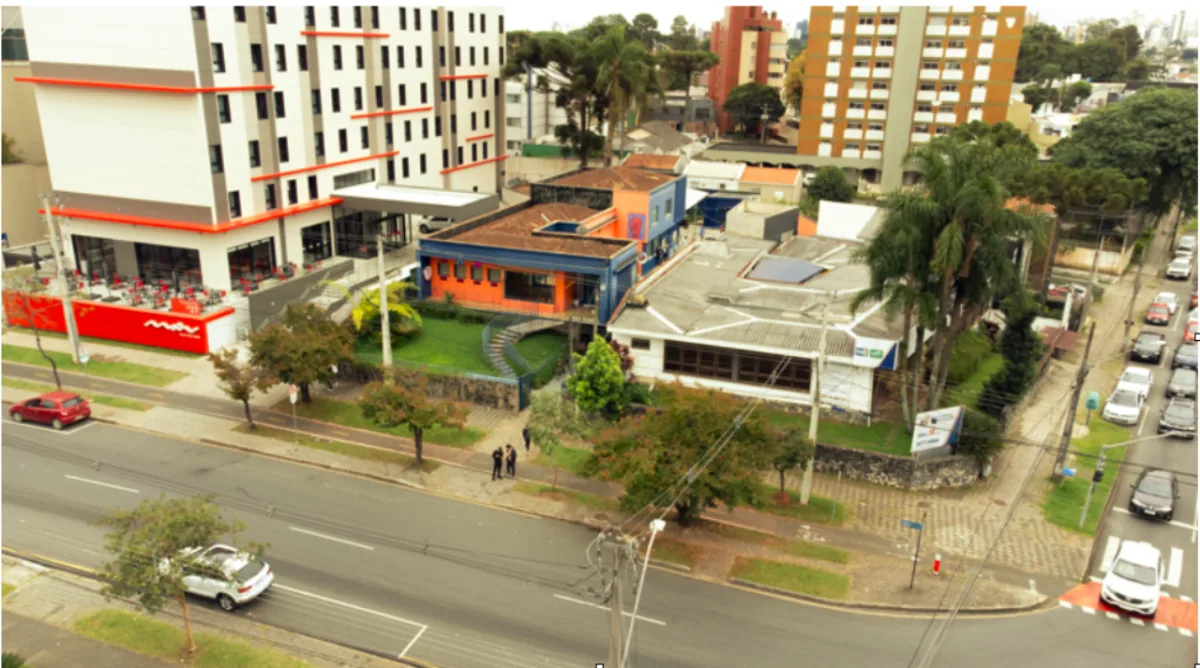 Terreno na Av. Sete de Setembro, 5.708, em Curitiba, onde será construído o projeto selecionado pela Weefor