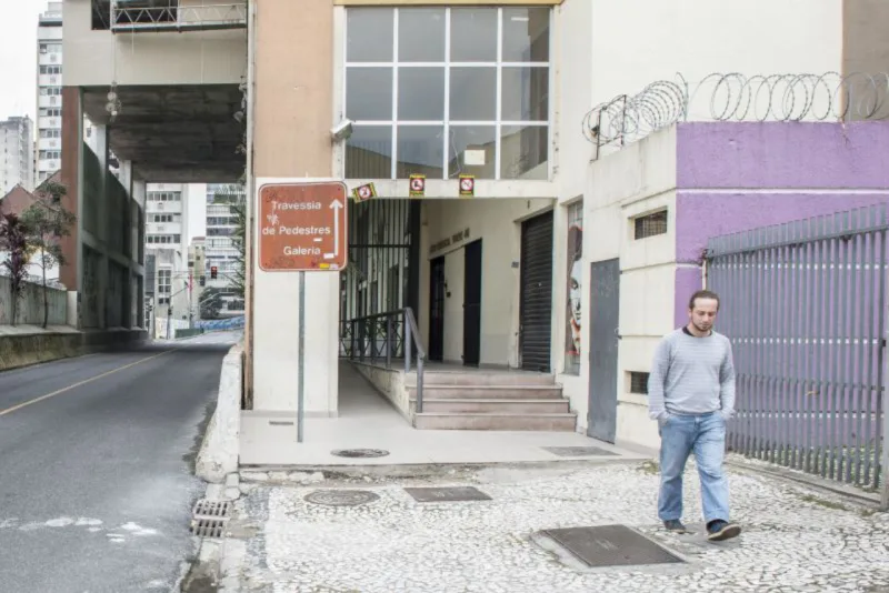 Caminhada pelo centro de curitiba onde irão decidir qual rua receberá uma nova intervenção do movimento ATELIER DA RUA #CURITIBA. Local: Rua João Negrão, Travessa da Lapa e Av. Sete de Setembro.