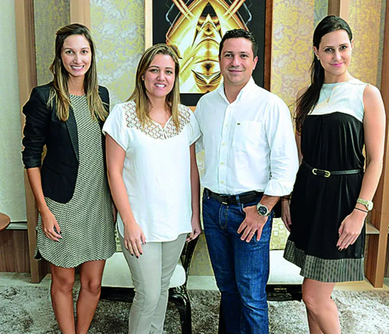 Nas pontas, Nicolle Nogueira e Katherine Weber, e ao centro o casal Lilian Zampieri Lima e Ramilto Lima Junior.