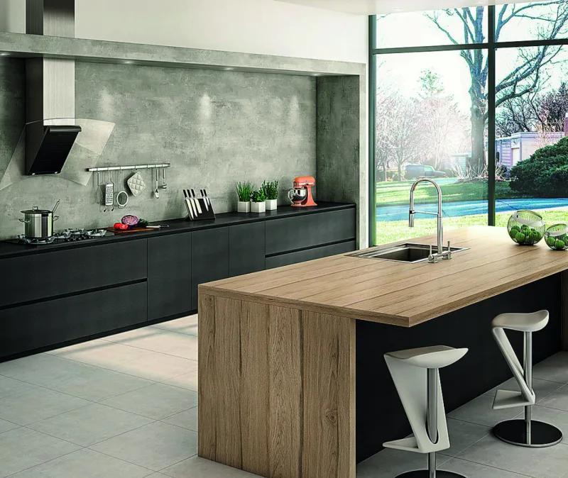 Painel de MDF Concreto Decor, da Arauco, em releitura fiel do concreto aparente. O revestimento com inspiração brutalista confere um toque urbano e contemporâneo à decoração de qualquer ambiente da casa.