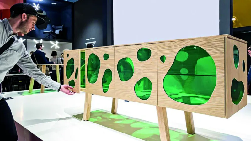 Armário Aquário, dos Irmãos Humberto e Fernando Campana, para a marca espanhola BD Barcelona Design. Peça exposta no Salão Internacional do Móvel 2016.