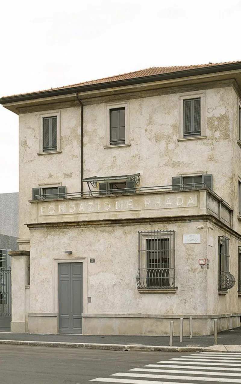A Fondazione Prada e o Pirelli HangarBicocca abrigam exposições de arte contemporânea. Acima, o bar Luce, na Fondazione Prada, foi projetado pelo diretor de cinema Wes Anderson. Fotos: Divulgação.
